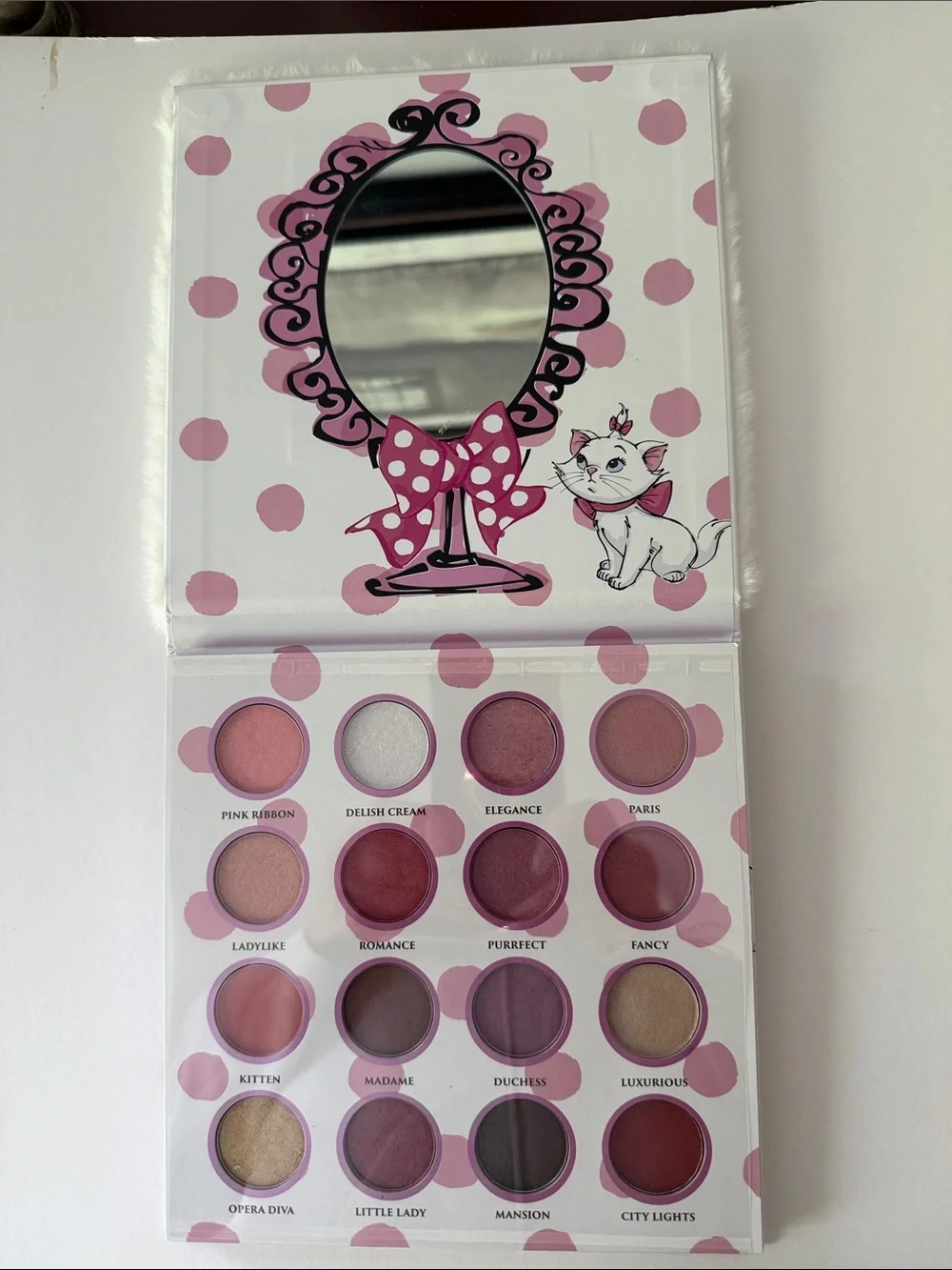 Disney Aristocats Themed Eyeshadow Palette & Scented Lip Balm Gift Set